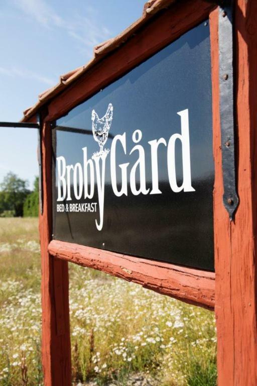 Broby Bed & Breakfast Entreplan Нюшьопинг Екстериор снимка